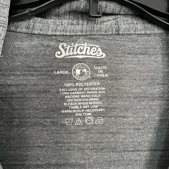 NY Yankees 1/4 Zip Pullover - Picture 3 of 7